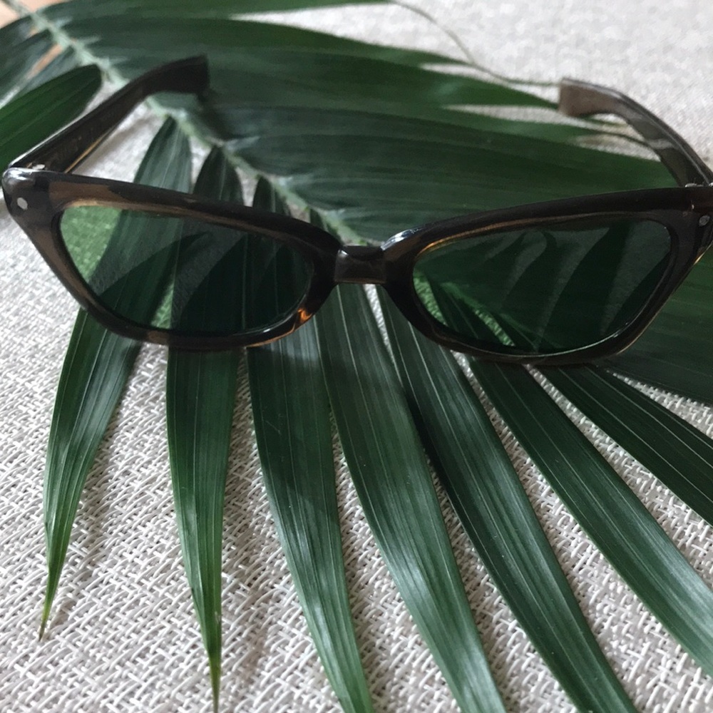 Vintage ~ 1960s Cat Eye Sunglasses